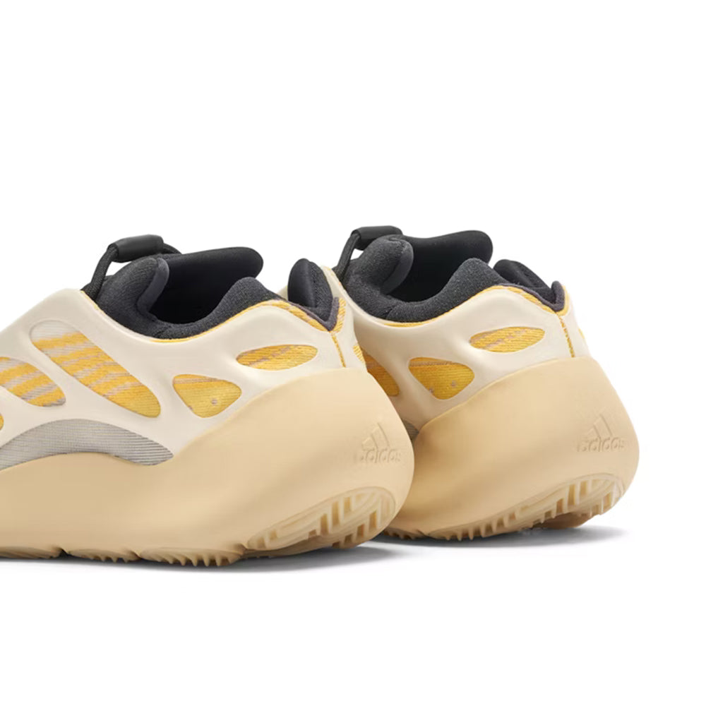 YEEZY 700 Safflower