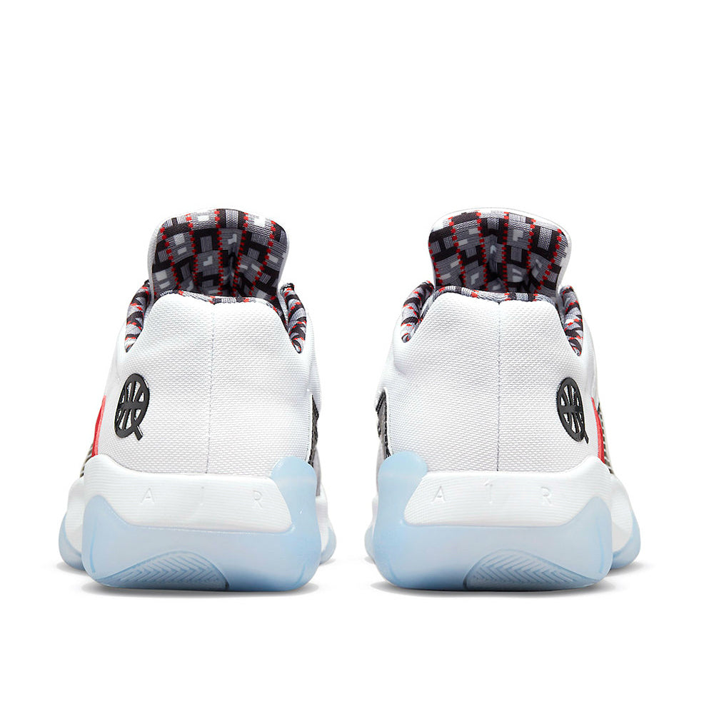 Air Jordan 11 CMFT Low Q54