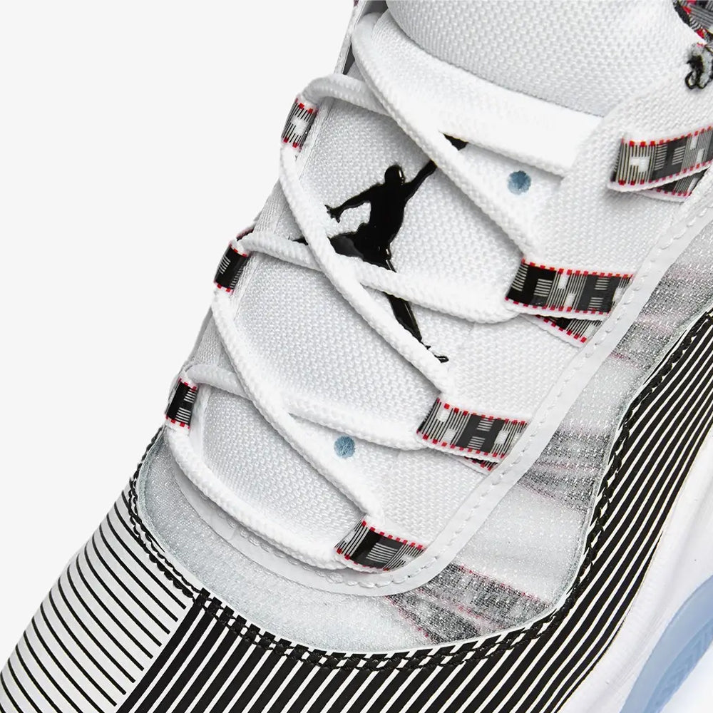 Air Jordan 11 CMFT Low Q54