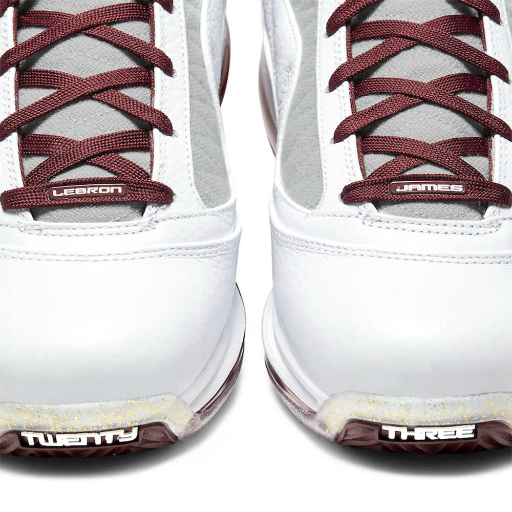 Nike Lebron VII QS Sneaker