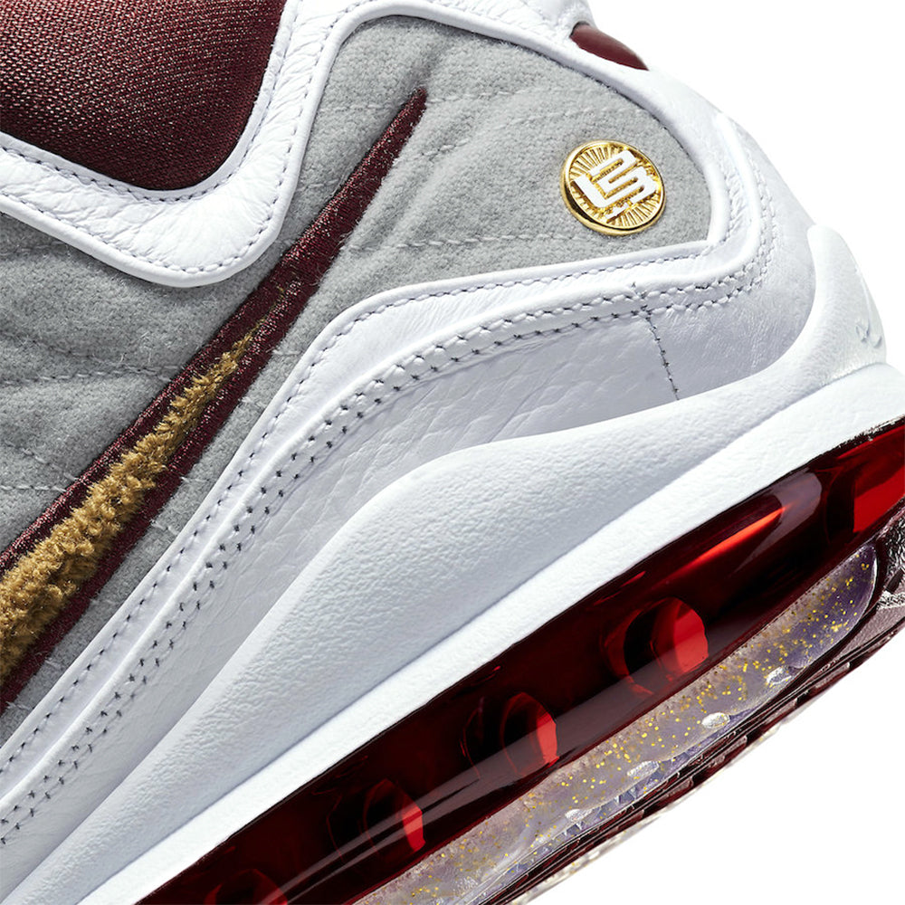 Nike Lebron VII QS Sneaker