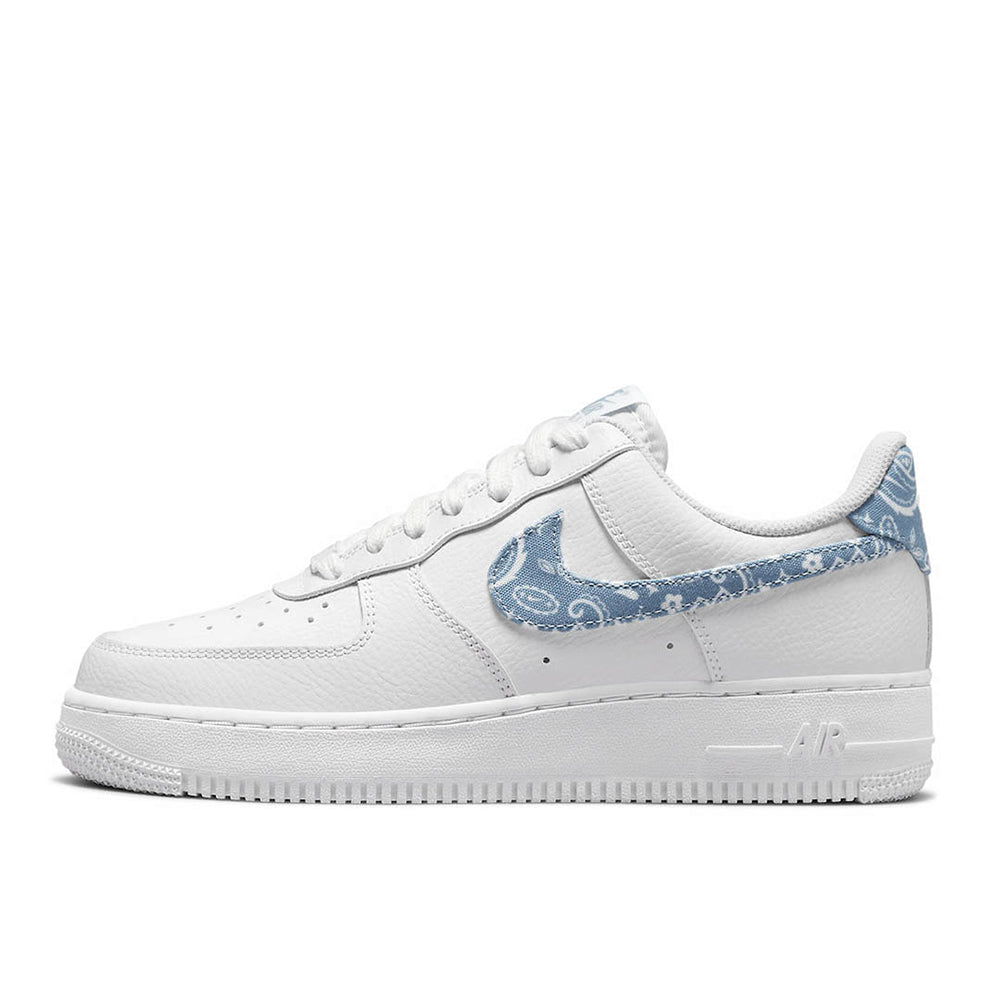 W Air Force 1 07 ESS Sneaker