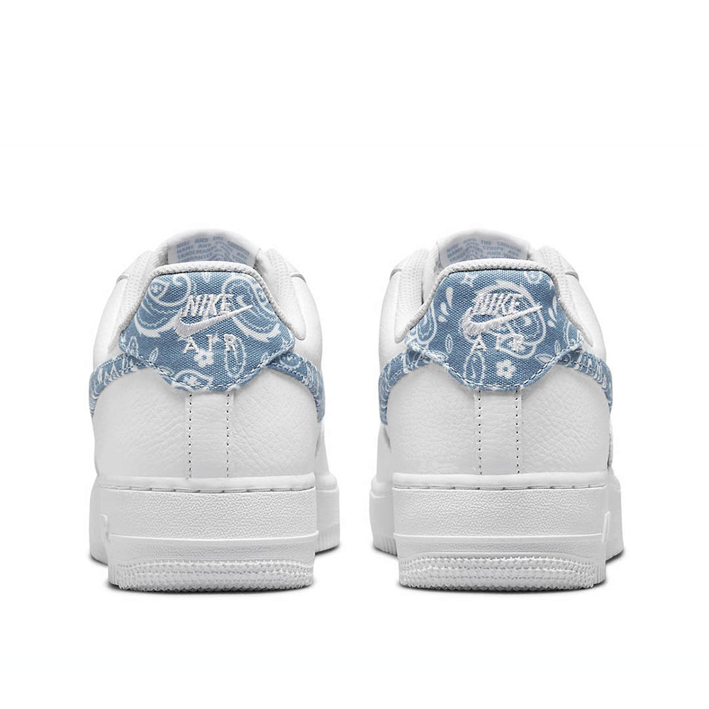 W Air Force 1 07 ESS Sneaker