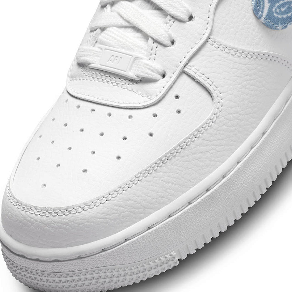 W Air Force 1 07 ESS Sneaker