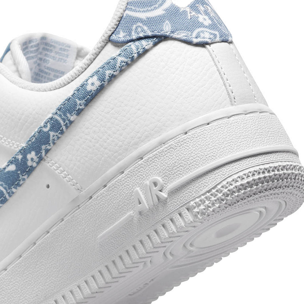 W Air Force 1 07 ESS Sneaker