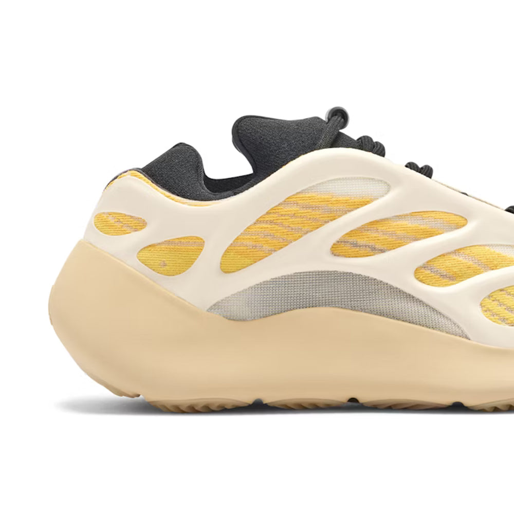 YEEZY 700 Safflower