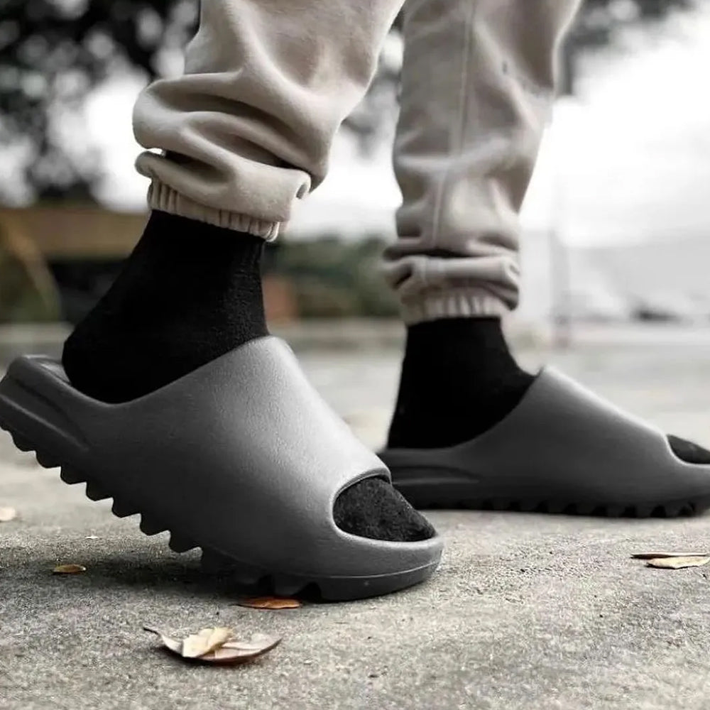 YEEZY SLIDE