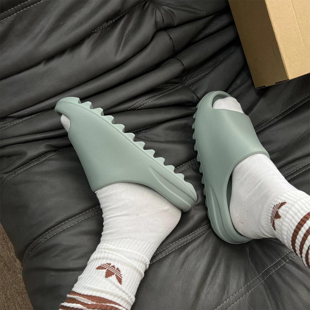 YEEZY SLIDE